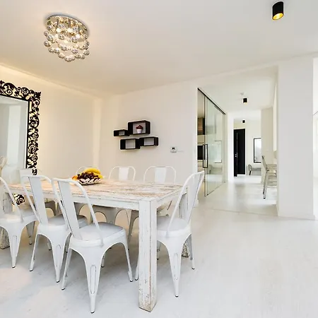 Empirent Mucha Apartments