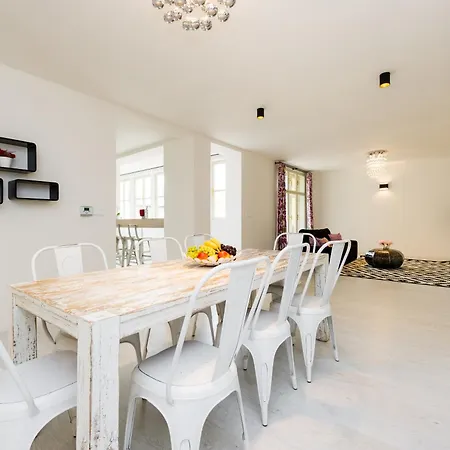 Empirent Mucha Apartments