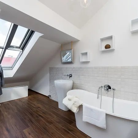 Apartment Empirent Mucha Apartments *