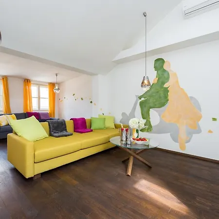 Empirent Mucha Apartments Apartment *